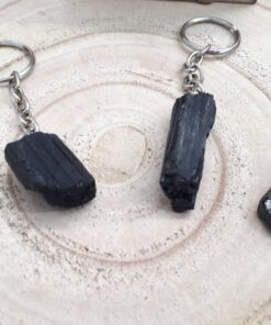 אבן טורמלין שחור להגנה -מחזיק מפתחות עם אבן טורמלין גולמי